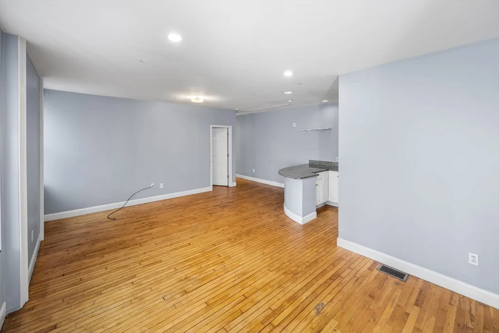 4 bed, 2 bath apartment for rent at 330 1/2 E St Unit 1, South Boston — photo 6 of 22