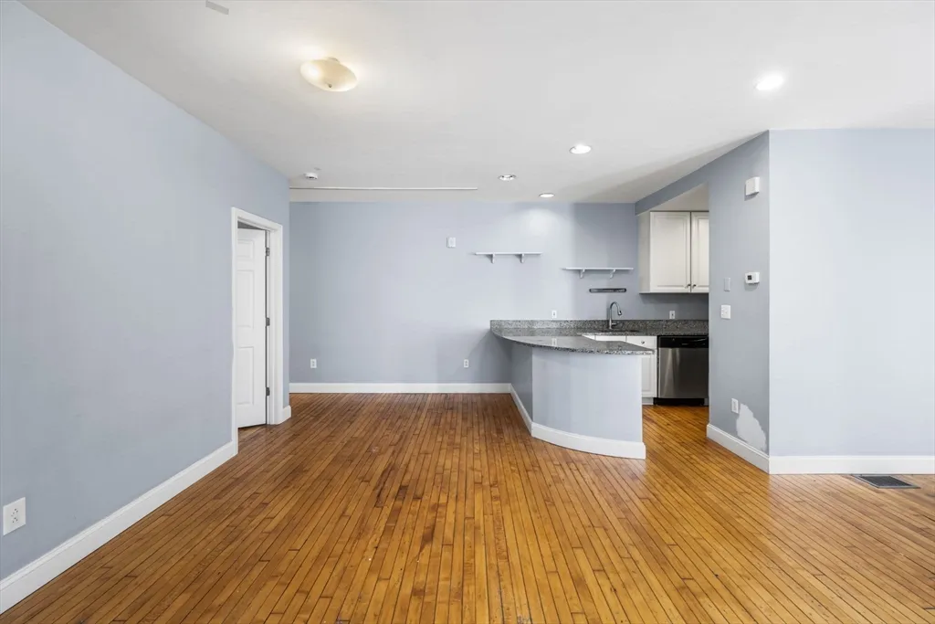 4 bed, 2 bath apartment for rent at 330 1/2 E St Unit 1, South Boston — photo 8 of 22