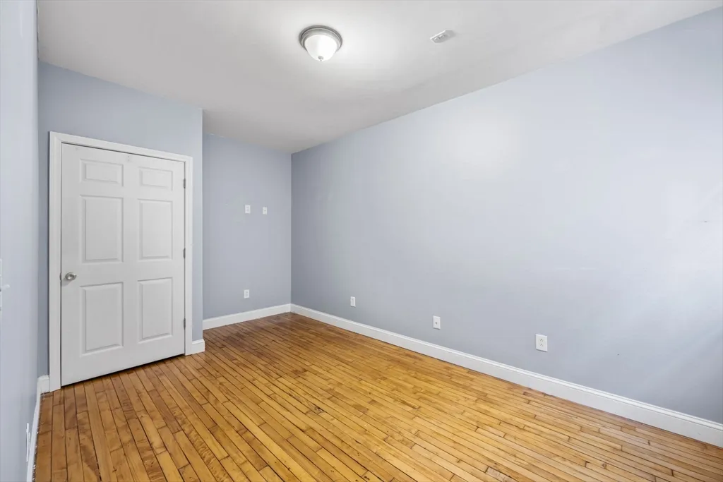 4 bed, 2 bath apartment for rent at 330 1/2 E St Unit 1, South Boston — photo 11 of 22