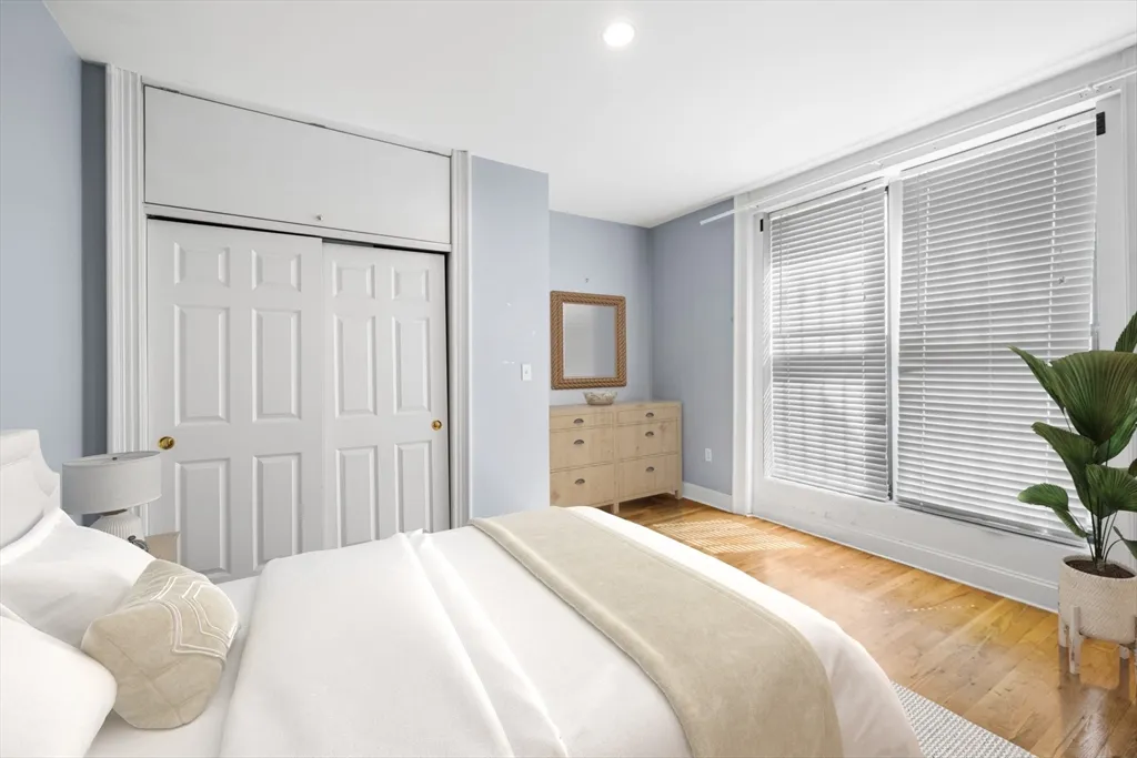 4 bed, 2 bath apartment for rent at 330 1/2 E St Unit 1, South Boston — photo 2 of 22