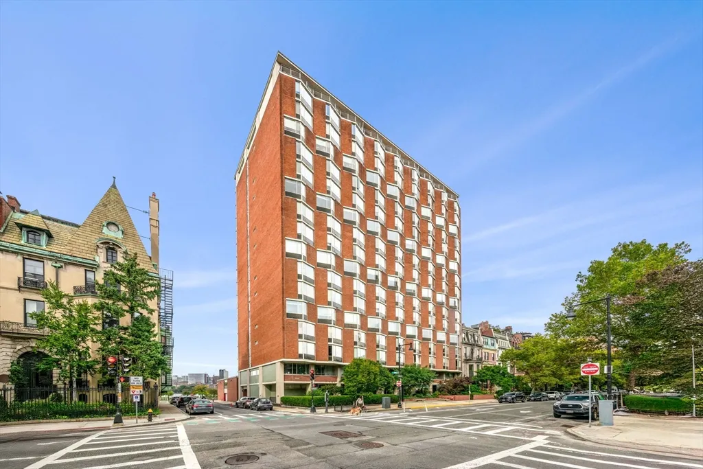 2 bed, 2 bath apartment for rent at 330 Beacon St Unit 85, Back Bay