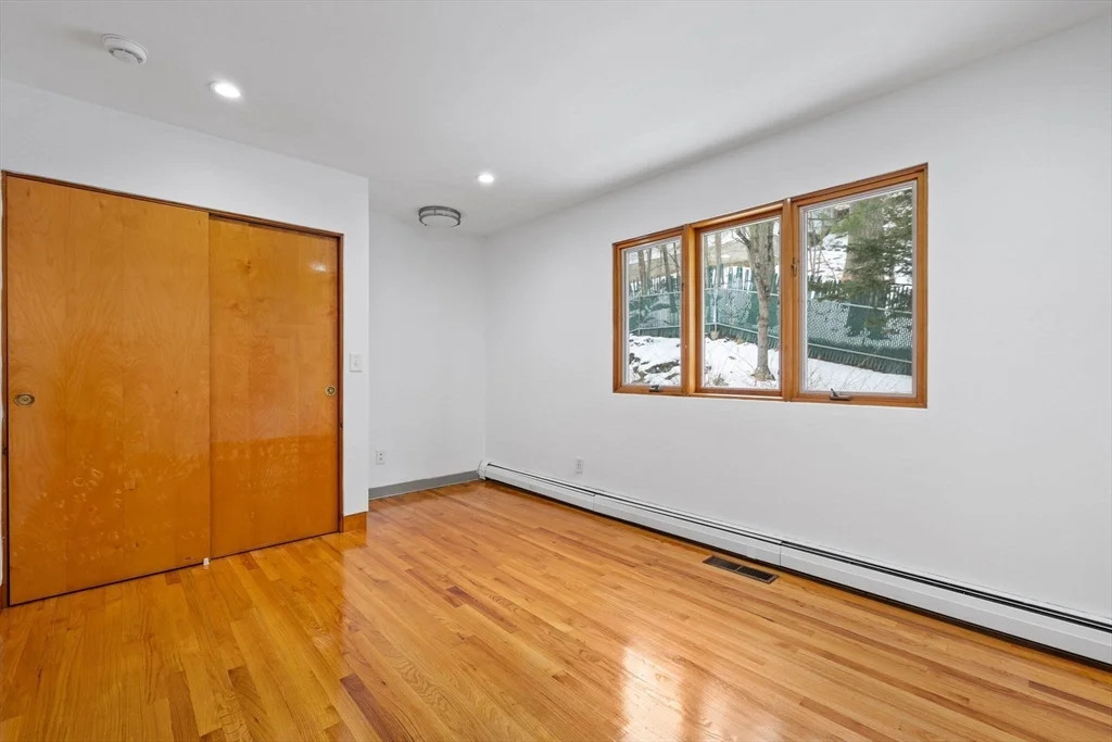 4 bed, 2 bath apartment for rent at 330 Cambridge St, Winchester — photo 17 of 38