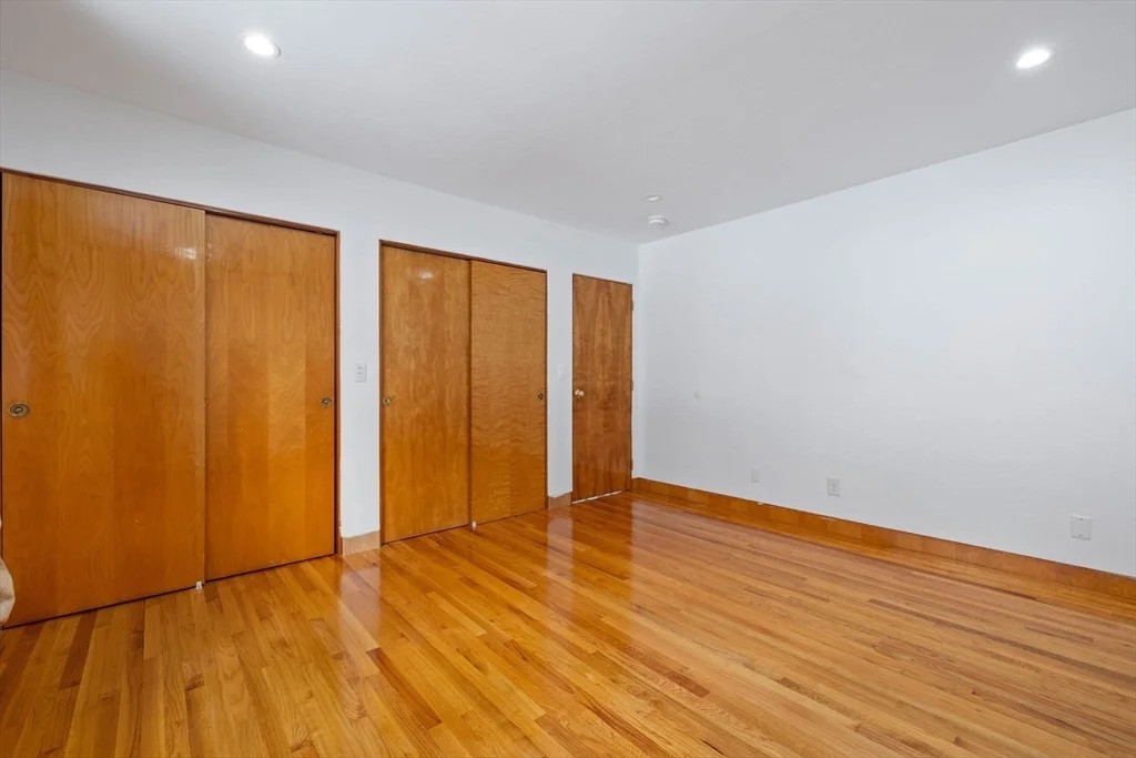 4 bed, 2 bath apartment for rent at 330 Cambridge St, Winchester — photo 16 of 38