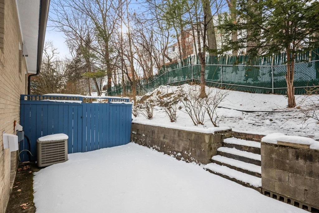 4 bed, 2 bath apartment for rent at 330 Cambridge St, Winchester — photo 35 of 38