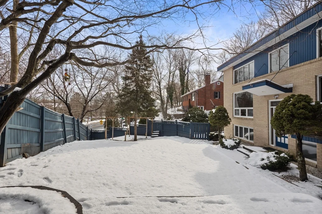 4 bed, 2 bath apartment for rent at 330 Cambridge St, Winchester — photo 37 of 38