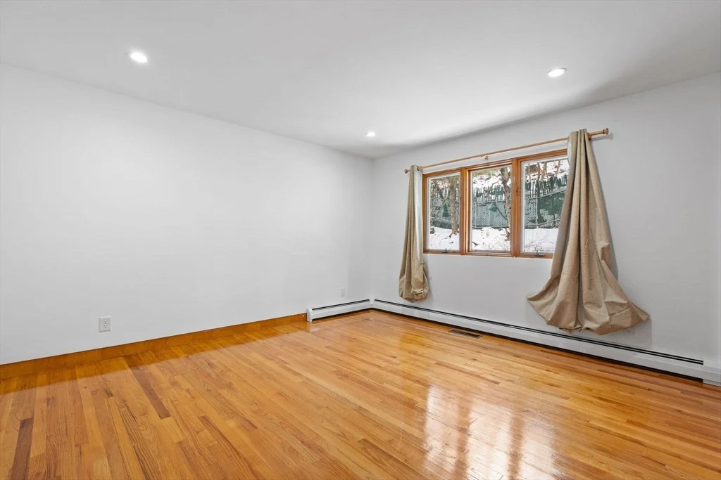 4 bed, 2 bath apartment for rent at 330 Cambridge St, Winchester — photo 20 of 38