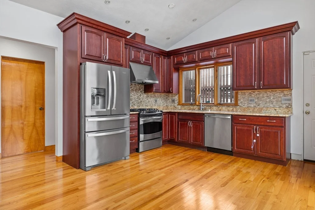 4 bed, 2 bath apartment for rent at 330 Cambridge St, Winchester — photo 7 of 38