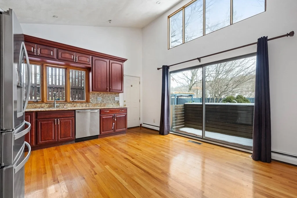 4 bed, 2 bath apartment for rent at 330 Cambridge St, Winchester — photo 8 of 38