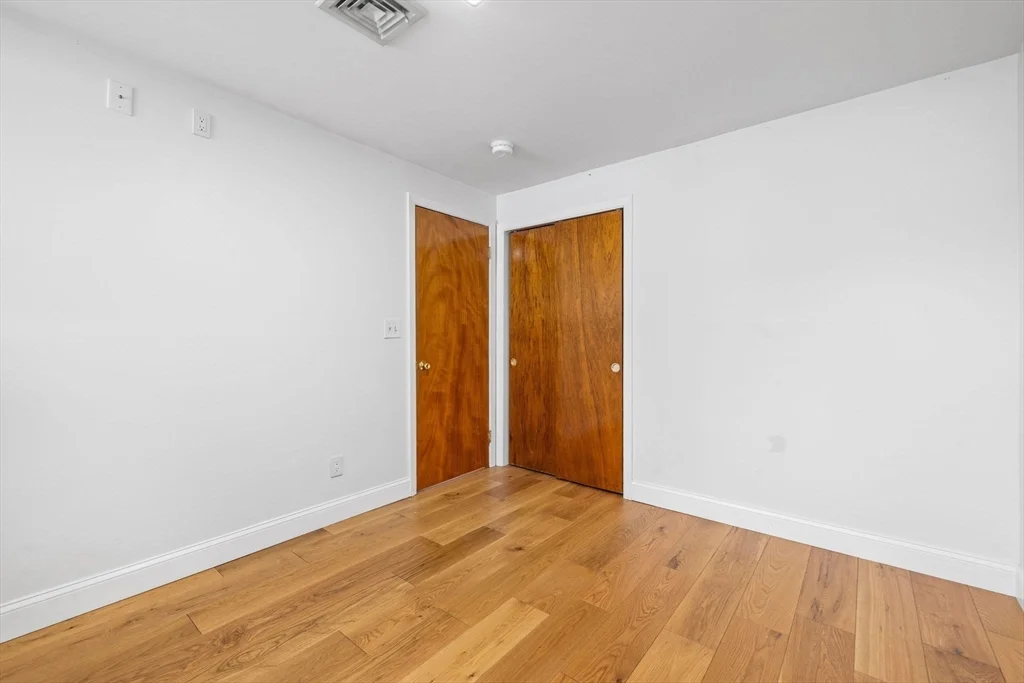 4 bed, 2 bath apartment for rent at 330 Cambridge St, Winchester — photo 21 of 38