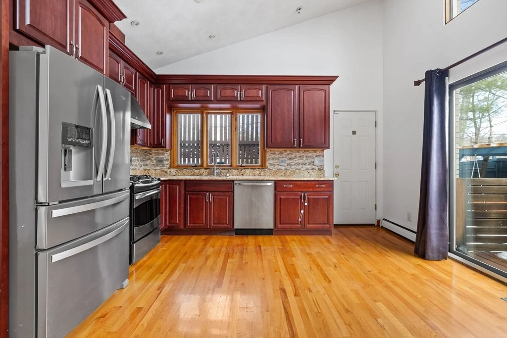 4 bed, 2 bath apartment for rent at 330 Cambridge St, Winchester — photo 9 of 38