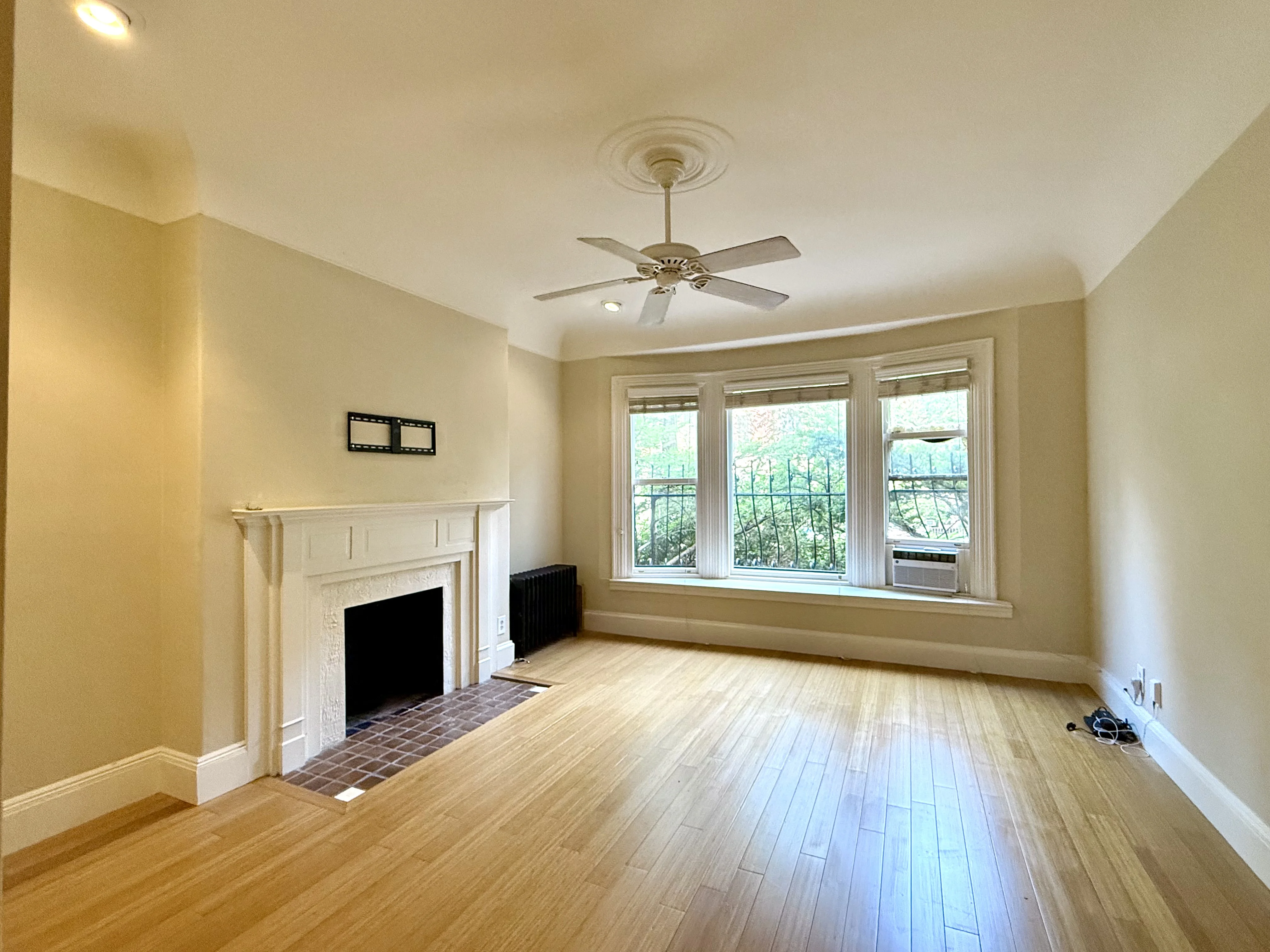 1 bed, 1 bath apartment for rent at 330 Dartmouth St Unit 1B, Back Bay — photo 2 of 8