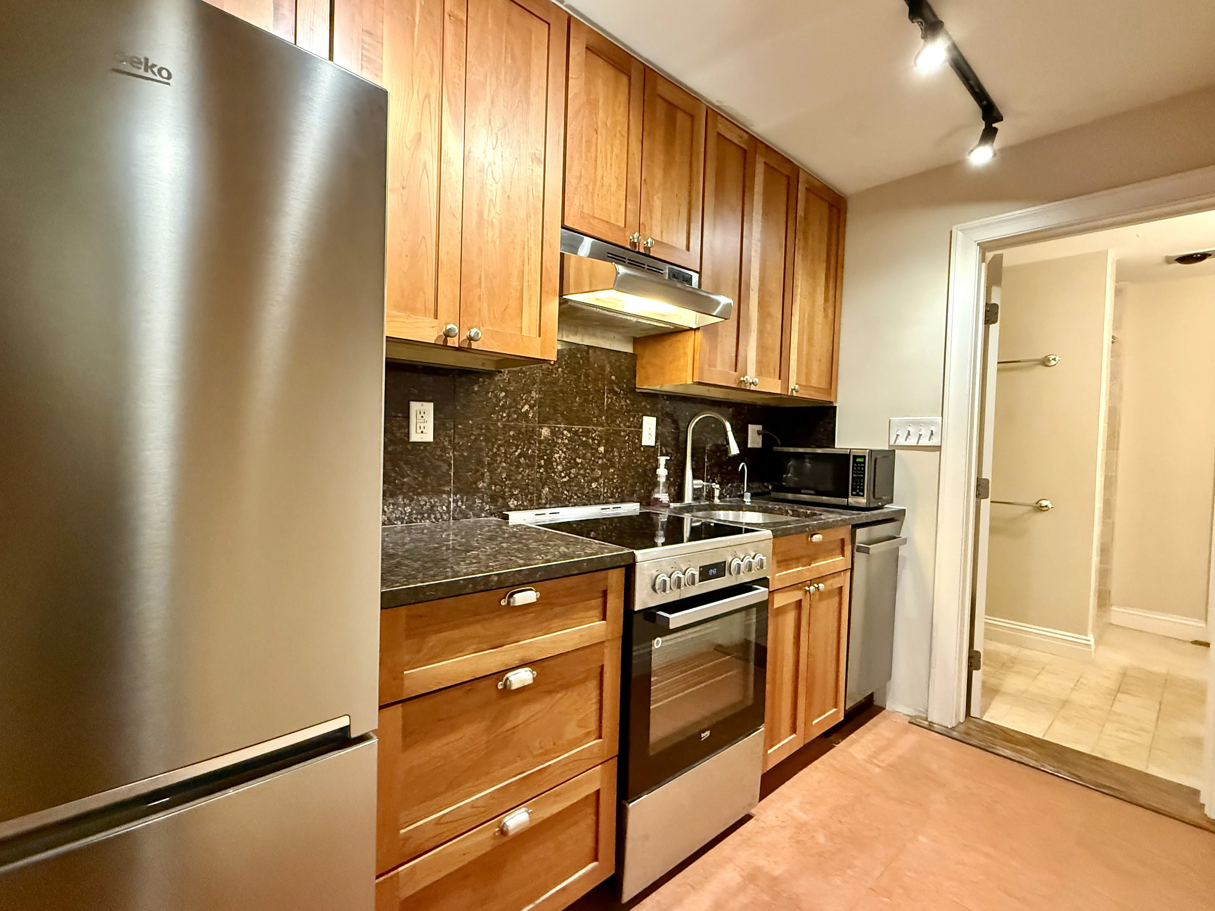 1 bed, 1 bath apartment for rent at 330 Dartmouth St Unit 1B, Back Bay — photo 7 of 8