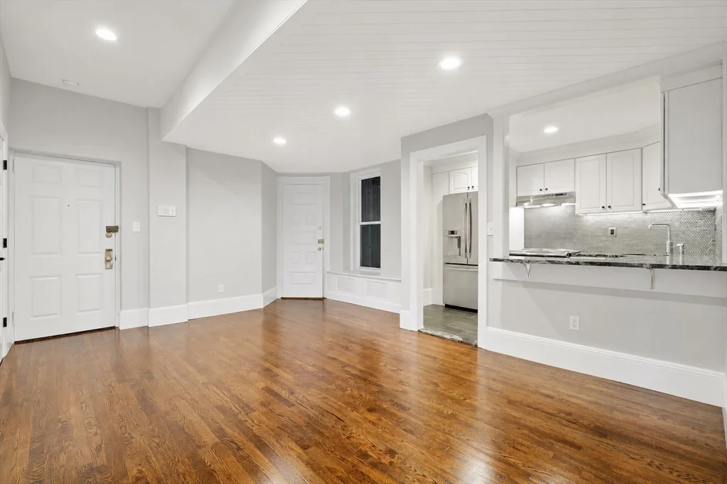 2 bed, 2 bath apartment for rent at 330 Dartmouth Unit 3N, Back Bay — photo 3 of 11