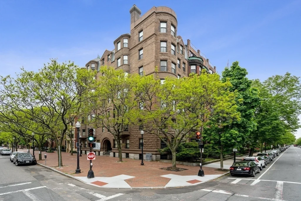 2 bed, 2 bath apartment for rent at 330 Dartmouth Unit 3N, Back Bay — photo 11 of 11