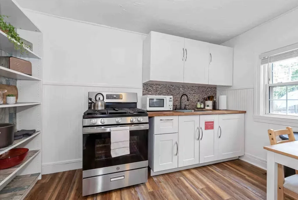 2 bed, 1 bath apartment for rent at 330 East St Unit 0, Dedham — photo 3 of 9