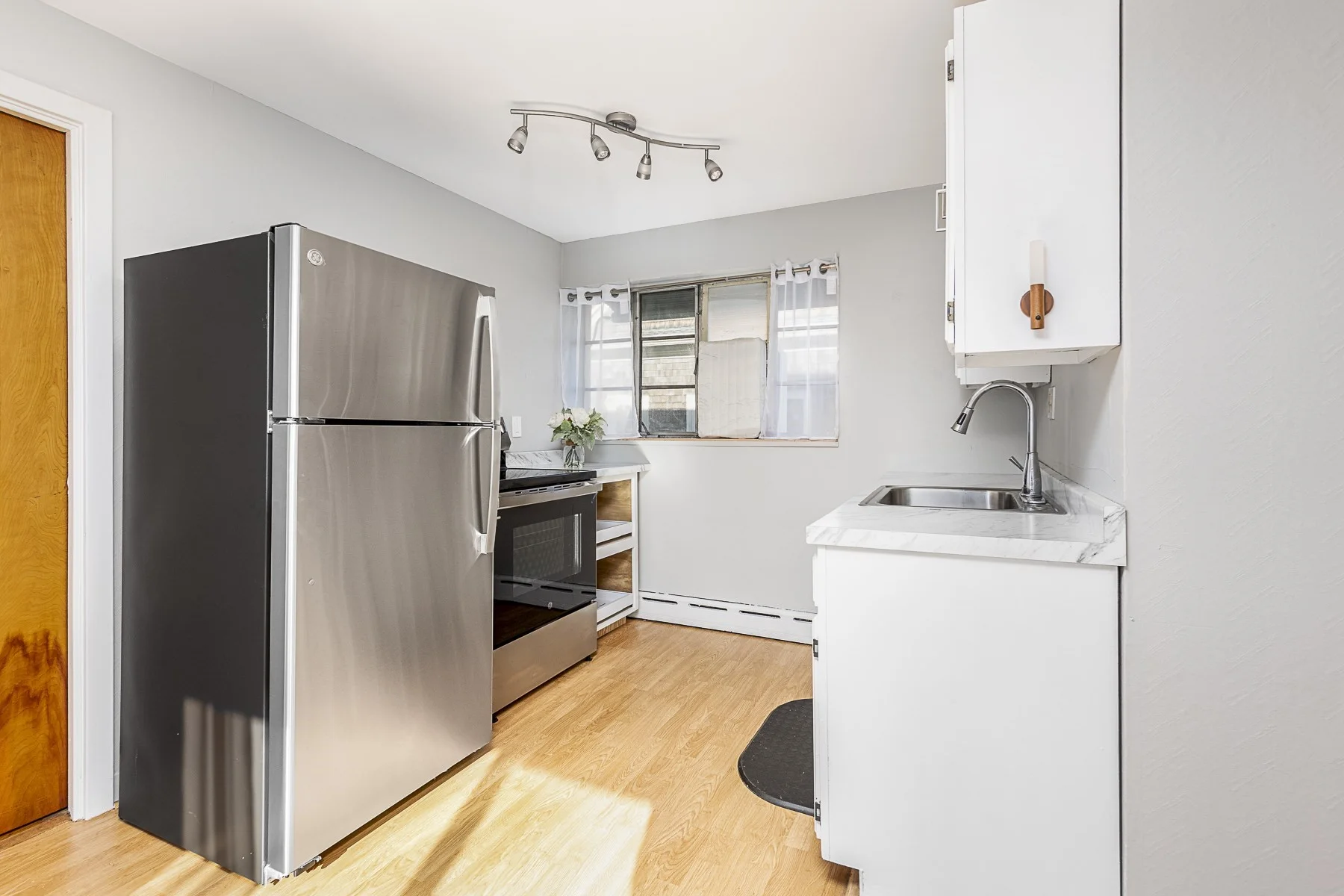 Studio bed, 1 bath apartment for rent at 330 Humphrey St Unit 1, Swampscott — photo 11 of 17