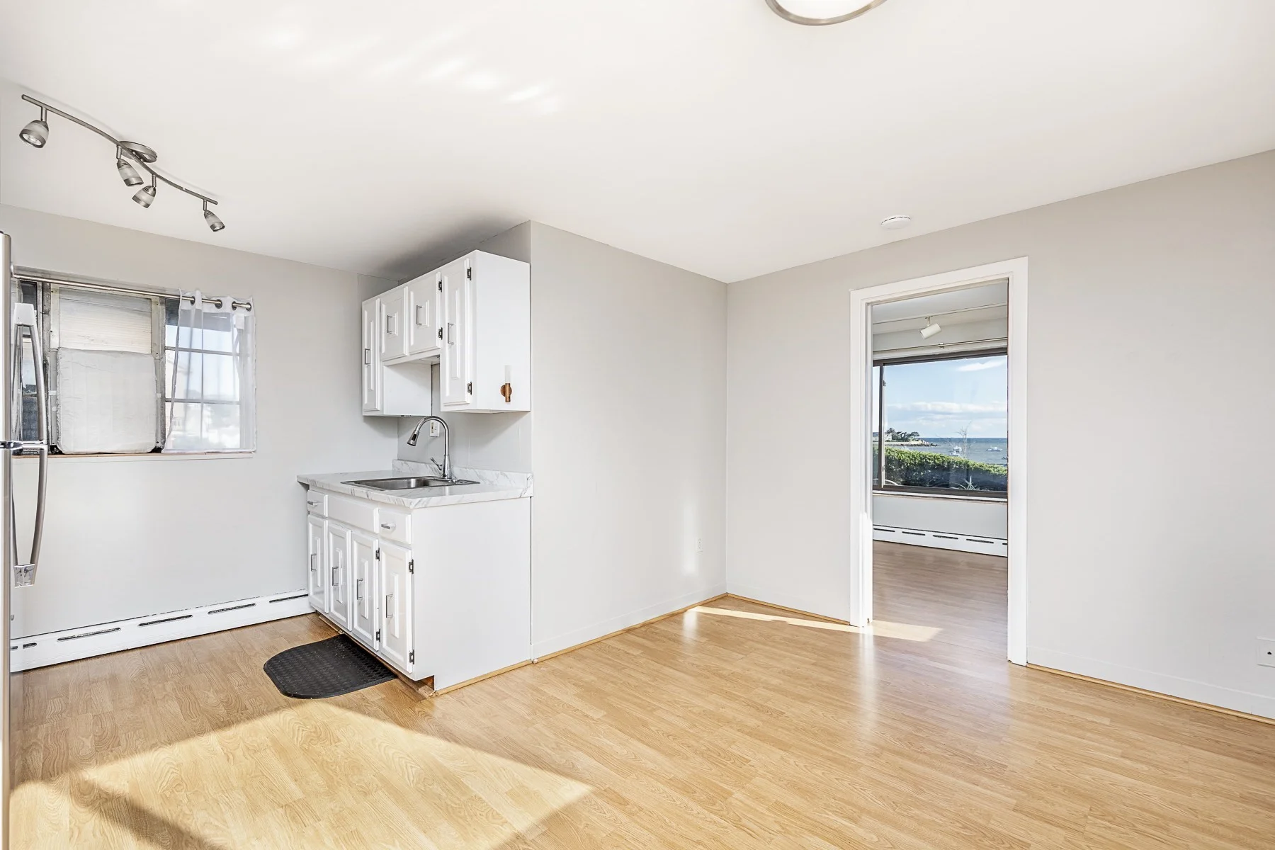 Studio bed, 1 bath apartment for rent at 330 Humphrey St Unit 1, Swampscott — photo 7 of 17