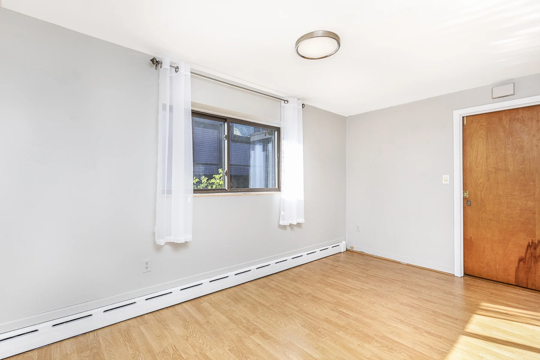 Studio bed, 1 bath apartment for rent at 330 Humphrey St Unit 1, Swampscott — photo 10 of 17