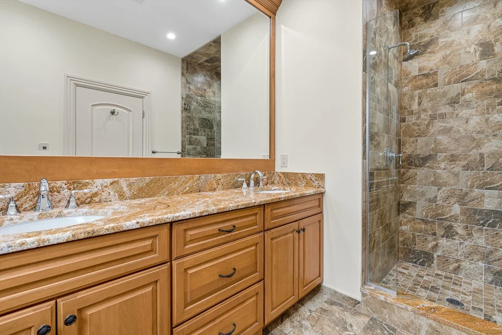 2 bed, 2 bath apartment for rent at 330 Newbury St Unit PH, Back Bay — photo 9 of 11