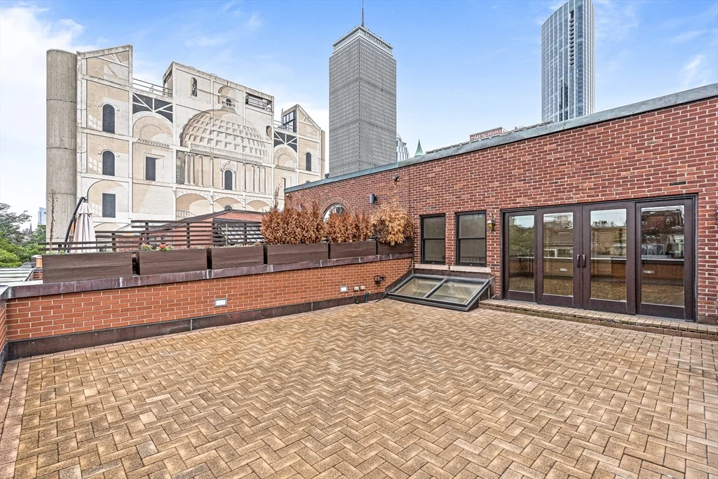 2 bed, 2 bath apartment for rent at 330 Newbury St Unit PH, Back Bay — photo 11 of 11