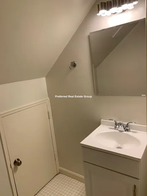 2 bed, 1.5 bath apartment for rent at 330 Newton St Unit C, Chestnut Hill — photo 4 of 17