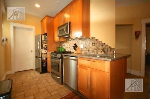 4 bed, 1 bath apartment for rent at 330 Saint Paul St Unit 5, North Brookline