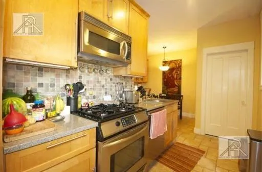 4 bed, 1 bath apartment for rent at 330 Saint Paul St Unit 5, North Brookline — photo 2 of 10