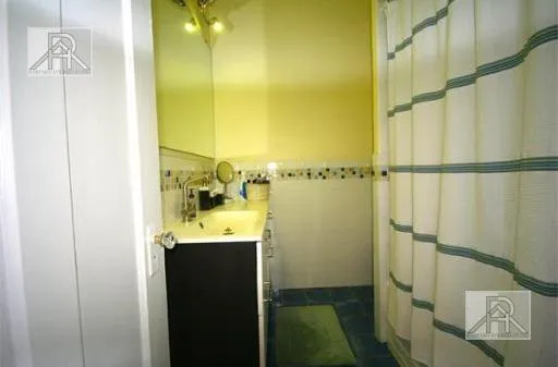 4 bed, 1 bath apartment for rent at 330 Saint Paul St Unit 5, North Brookline — photo 4 of 10