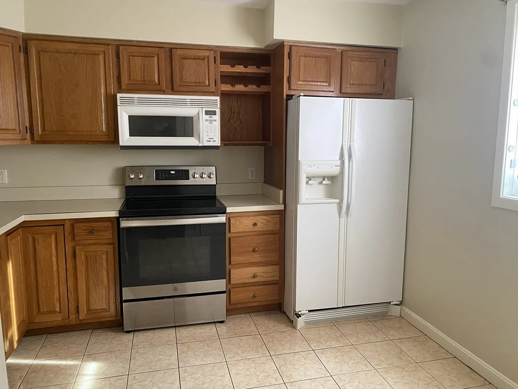 2 bed, 2 bath apartment for rent at 330 Sunderland Rd Unit 26, Worcester — photo 4 of 20