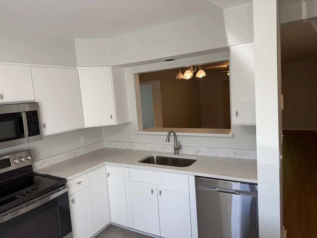 2 bed, 2 bath apartment for rent at 330 Sunderland Rd Unit 39, Worcester — photo 3 of 15