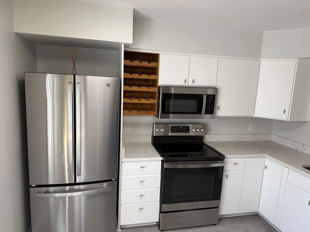 2 bed, 2 bath apartment for rent at 330 Sunderland Rd Unit 39, Worcester — photo 2 of 15