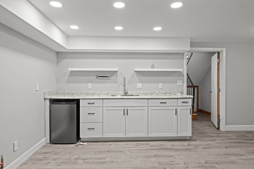 5 bed, 2 bath apartment for rent at 330 Swains Pond Ave, Melrose — photo 17 of 28