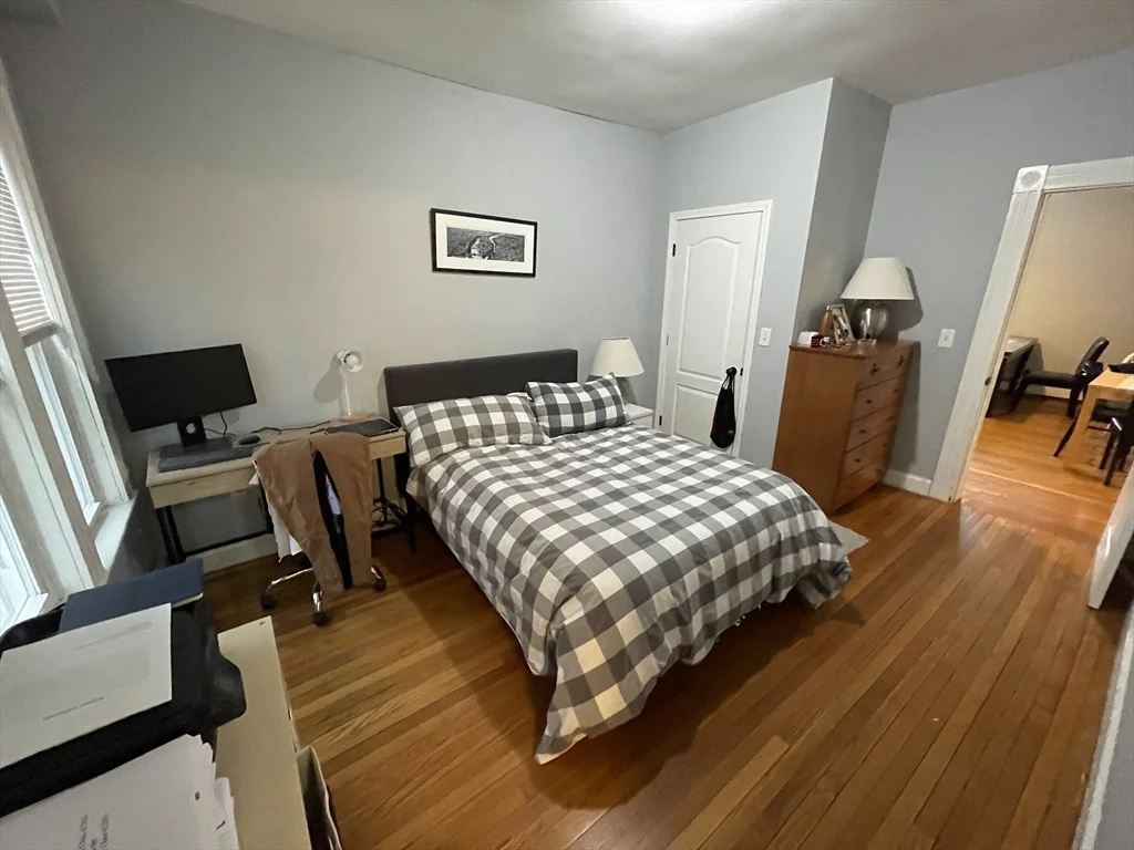 5 bed, 3 bath apartment for rent at 330 Western Ave Unit 1, Riverside — photo 7 of 24