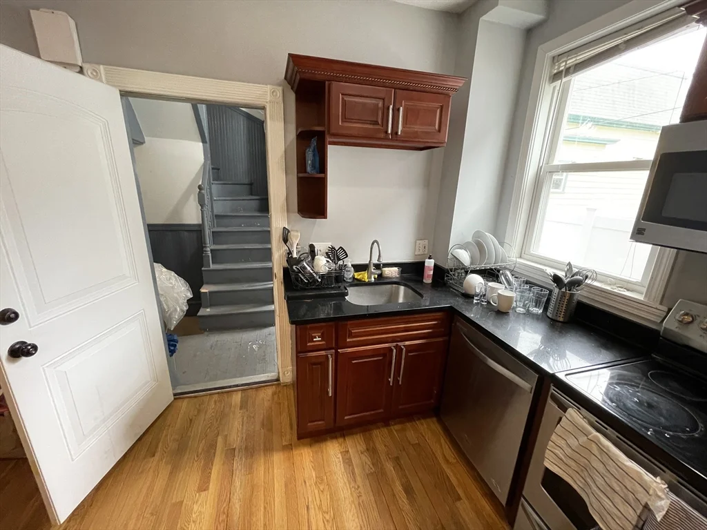 5 bed, 3 bath apartment for rent at 330 Western Ave Unit 1, Riverside — photo 18 of 24