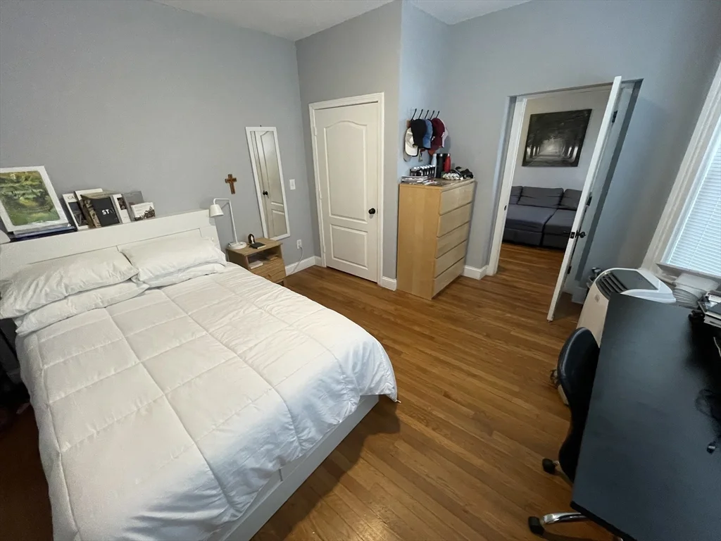 5 bed, 3 bath apartment for rent at 330 Western Ave Unit 1, Riverside — photo 5 of 24