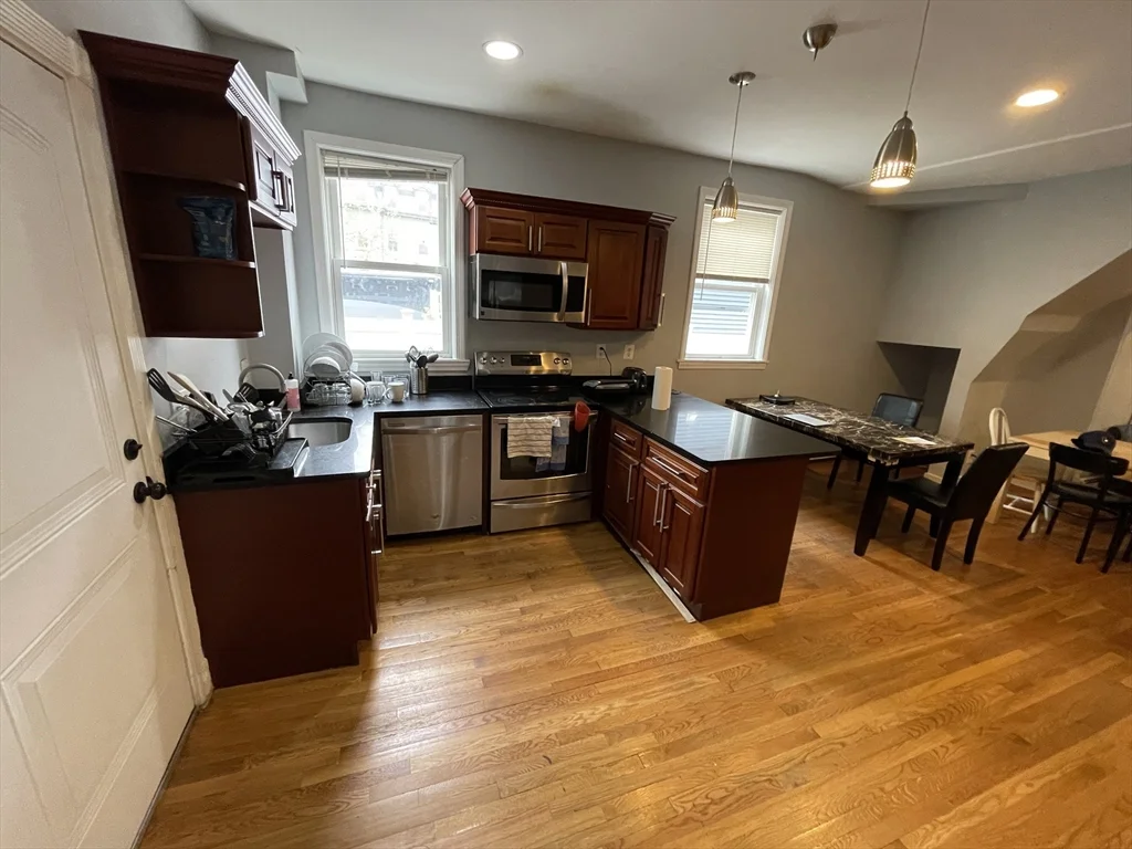5 bed, 3 bath apartment for rent at 330 Western Ave Unit 1, Riverside — photo 17 of 24