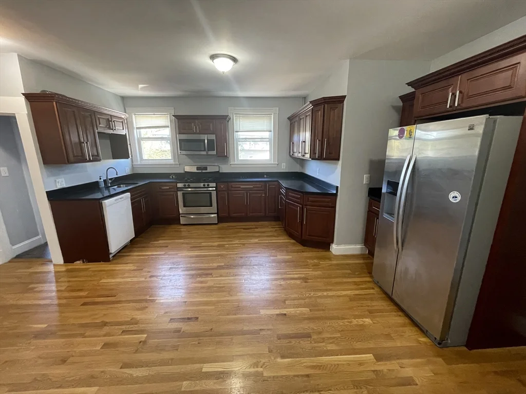 4 bed, 3 bath apartment for rent at 330 Western Ave Unit 3C, Riverside — photo 19 of 28