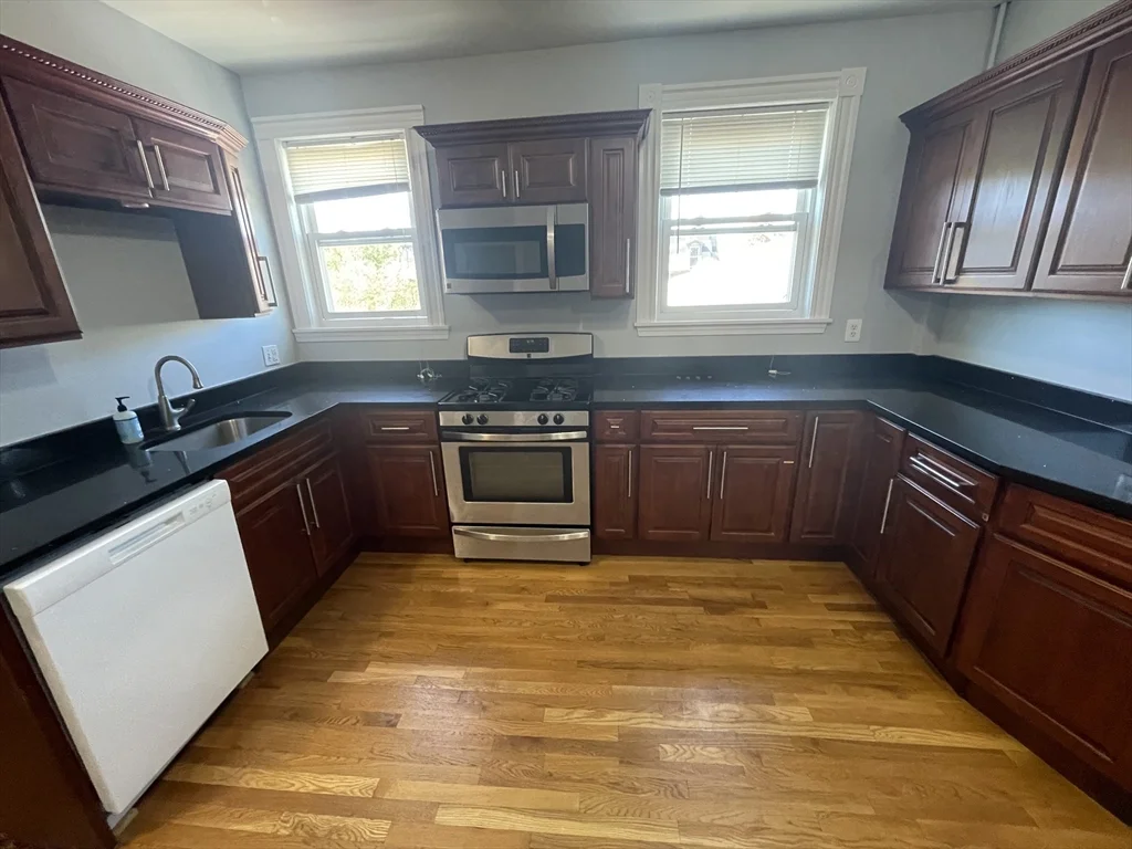 4 bed, 3 bath apartment for rent at 330 Western Ave Unit 3C, Riverside — photo 21 of 28
