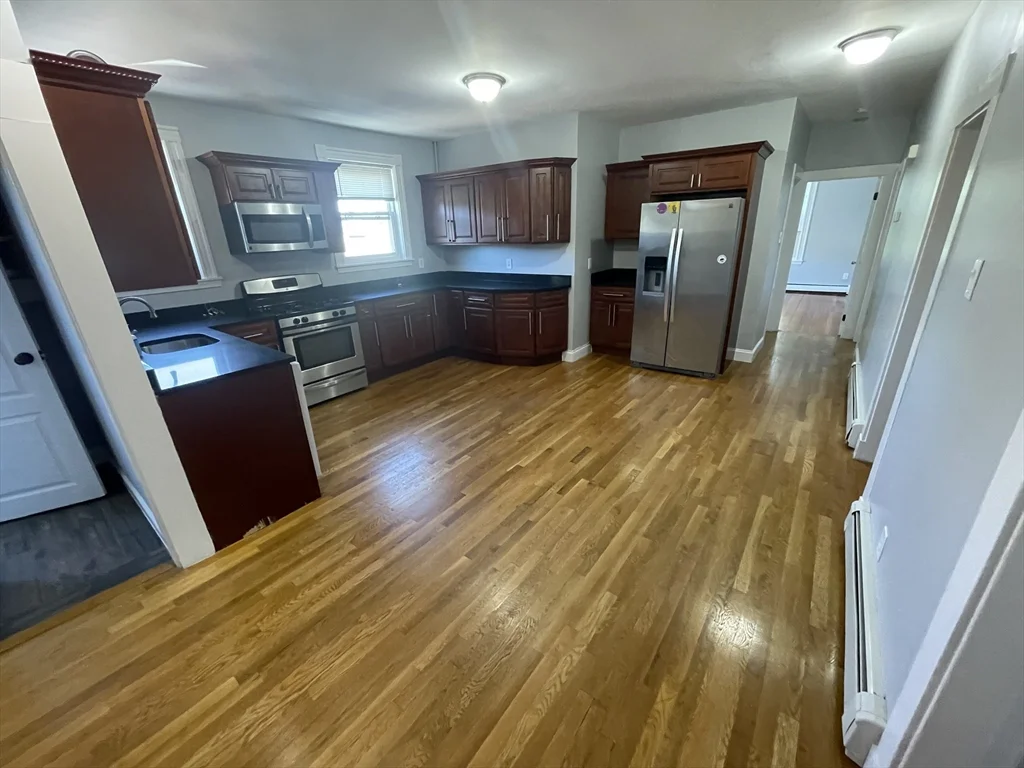3 bed, 3 bath apartment for rent at 330 Western Ave Unit C, Riverside — photo 20 of 28