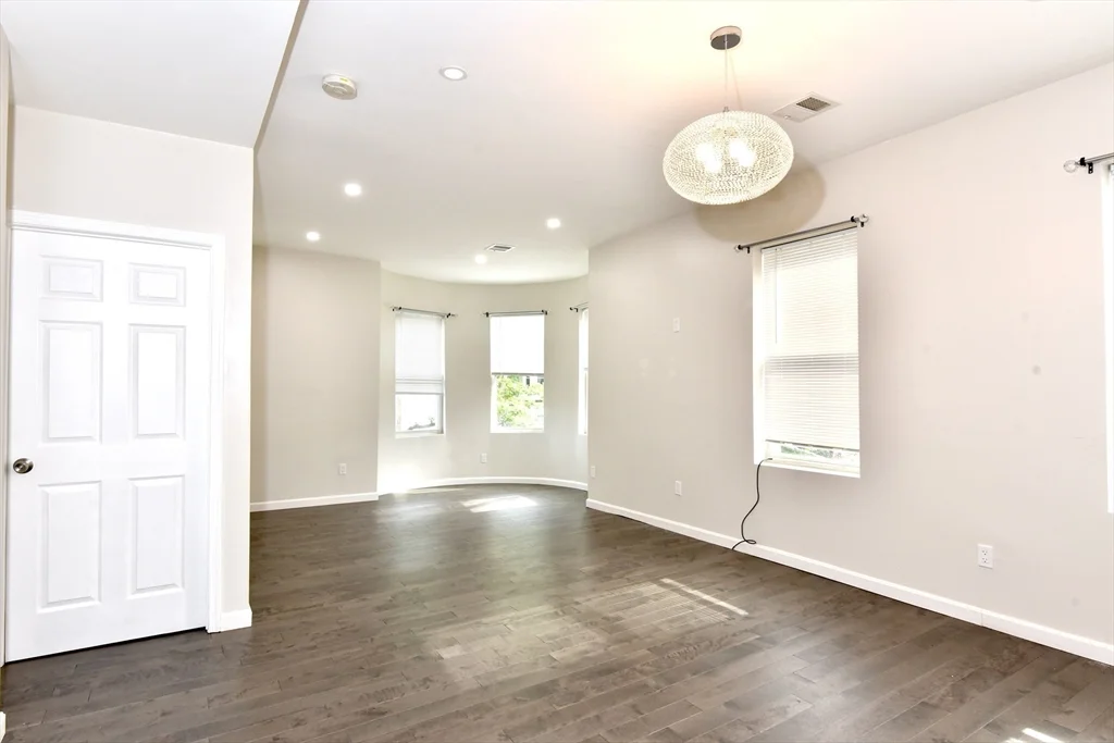 3 bed, 1 bath apartment for rent at 331-333 Centre Unit F, Jamaica Plain — photo 2 of 14