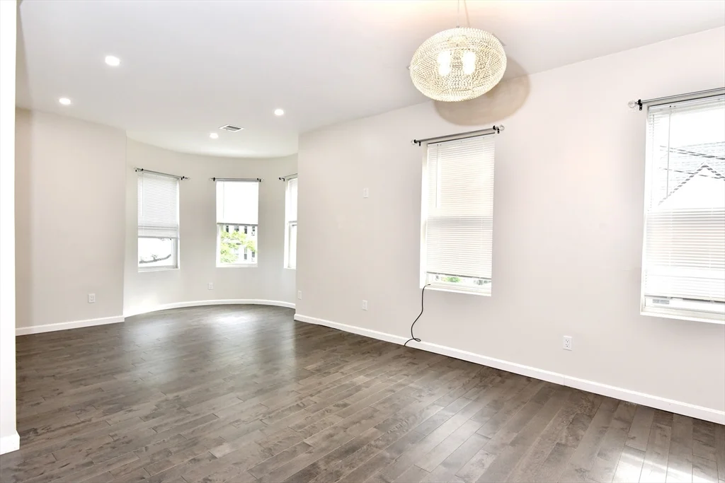 3 bed, 1 bath apartment for rent at 331-333 Centre Unit F, Jamaica Plain — photo 3 of 14