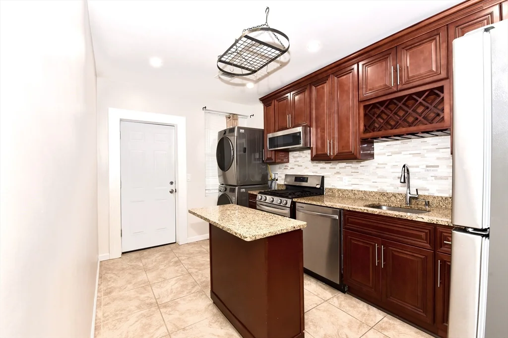 3 bed, 1 bath apartment for rent at 331-333 Centre Unit F, Jamaica Plain — photo 14 of 14