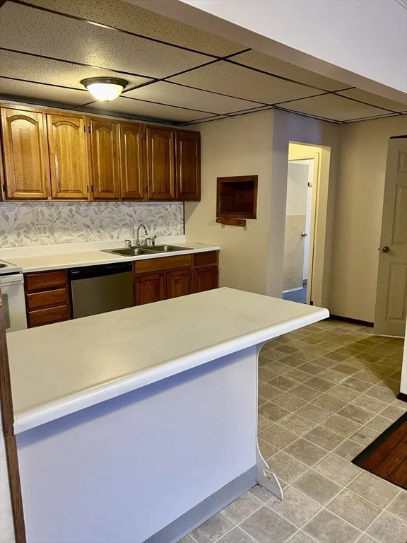 3 bed, 1 bath apartment for rent at 331-333 E Main St Unit 333, Orange — photo 10 of 24