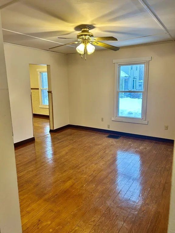 3 bed, 1 bath apartment for rent at 331-333 E Main St Unit 333, Orange — photo 5 of 24