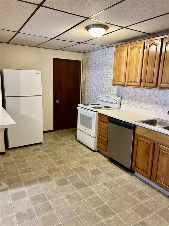 3 bed, 1 bath apartment for rent at 331-333 E Main St Unit 333, Orange — photo 9 of 24