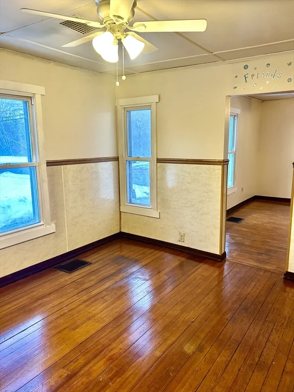 3 bed, 1 bath apartment for rent at 331-333 E Main St Unit 333, Orange — photo 6 of 24
