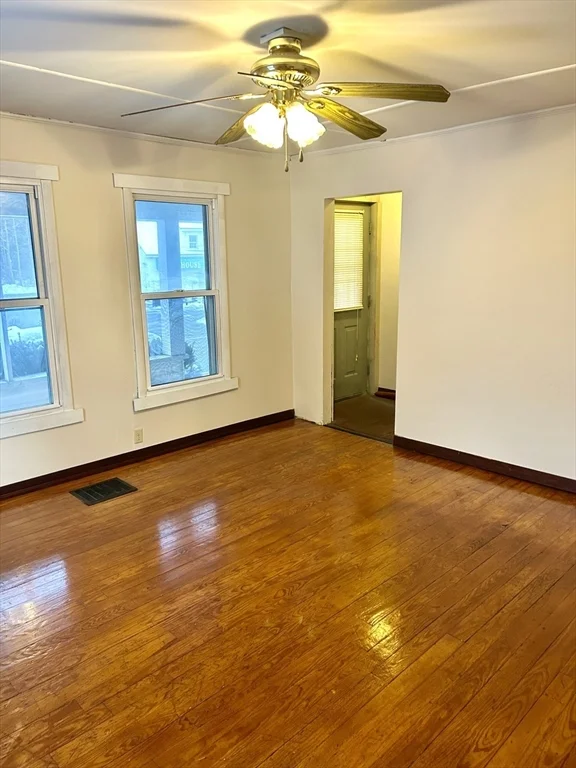 3 bed, 1 bath apartment for rent at 331-333 E Main St Unit 333, Orange — photo 13 of 24