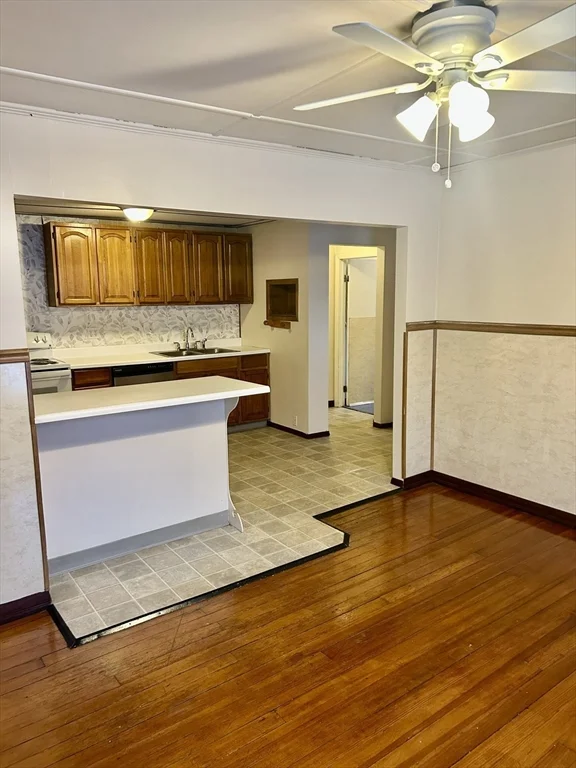 3 bed, 1 bath apartment for rent at 331-333 E Main St Unit 333, Orange — photo 8 of 24
