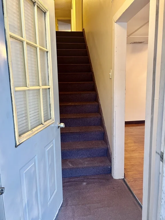 3 bed, 1 bath apartment for rent at 331-333 E Main St Unit 333, Orange — photo 4 of 24