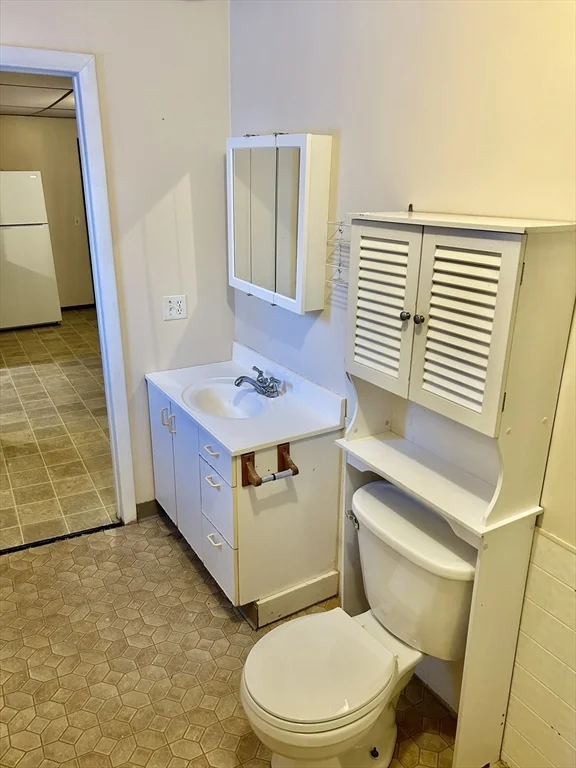 3 bed, 1 bath apartment for rent at 331-333 E Main St Unit 333, Orange — photo 12 of 24